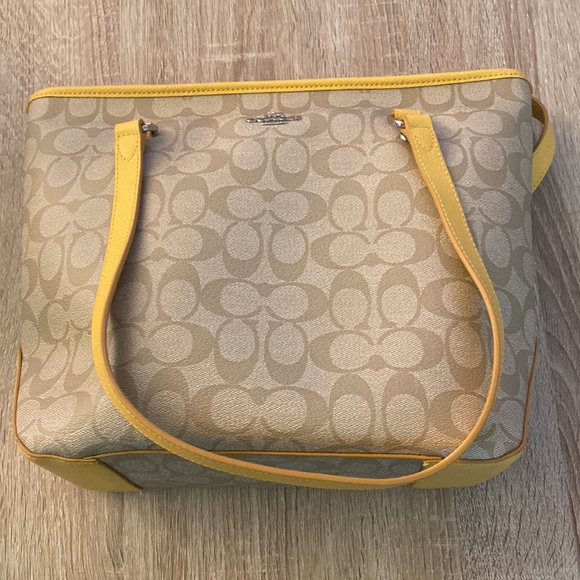 Vintage Coach purse - C logo with yellow accents, like new! - Picture 2 of 13
